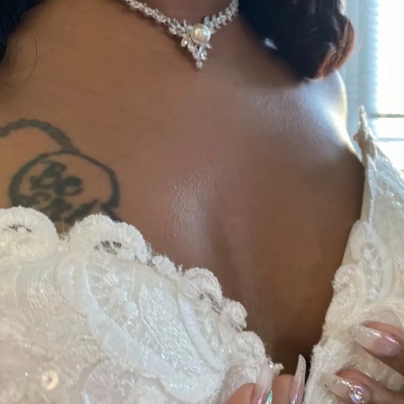 White Wedding/Prom Dress - Picture 5 of 6